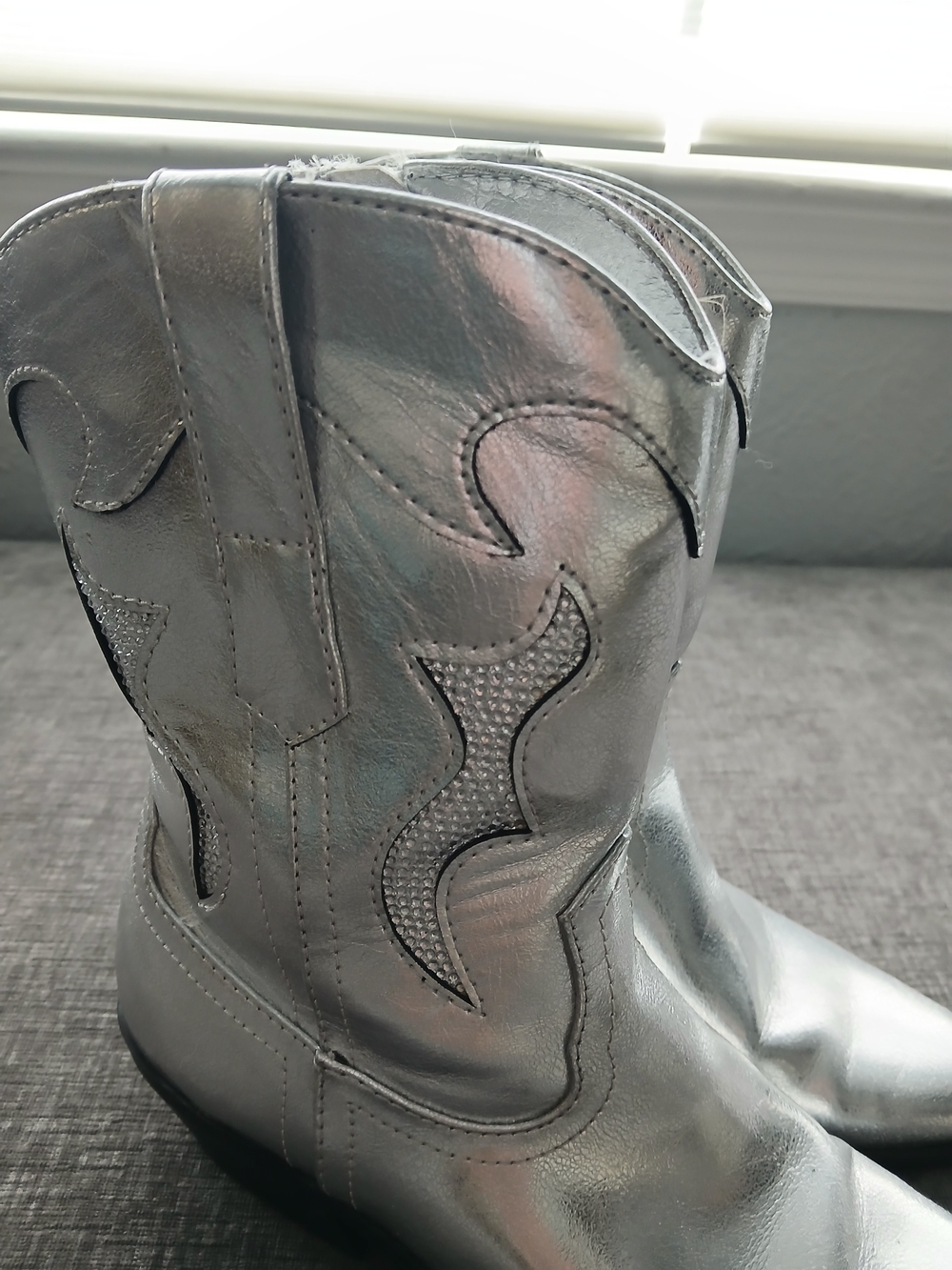 •No Boundaries• Silver Metallic Western Heeled Boots - Picture 5 of 7